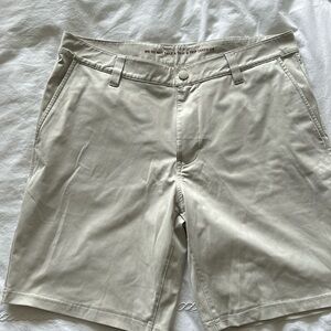 Rhone tan beige Golf Shorts